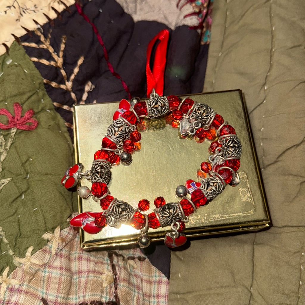 Red Bracelet Red Hat Charms 19$